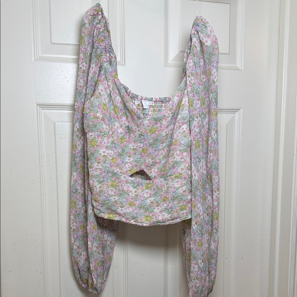 NWOT ASTR THE LABEL Long SleeveCross Front Plisse Top
Pink Blue Multi Floral 💕💙